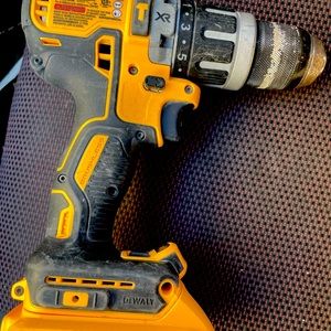 Im selling a Drill Driver Brushless. Is in great conditions!